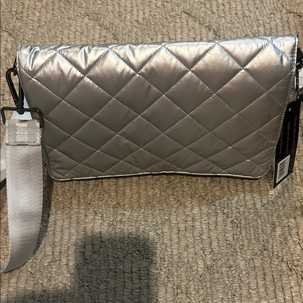 Haute Store Silver Quilted Crossbody Bag - Picture 4 of 9